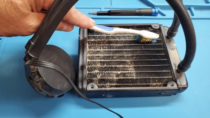 CPU heatsink manual cleaning