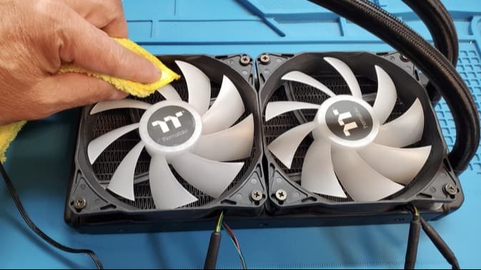 PC fan manual cleaning